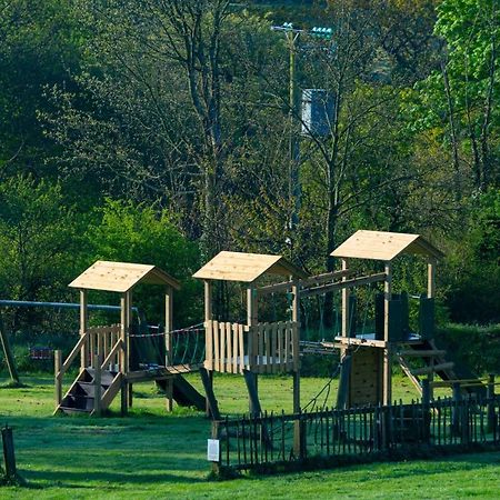 Our Goldfinch 1- Sleeps 2 Persons- Private Hot Tub-Pet Friendly-Tranquil Holiday Away From It All Yet Not Far From St Austell- The Holiday Home Has One Bedroom, Living And Dining Area, Equipped Kitchen-Decking-Outdoor Furniture-Fishing Lakes And More Grampound Eksteriør bilde