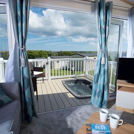 Our Goldfinch 1- Sleeps 2 Persons- Private Hot Tub-Pet Friendly-Tranquil Holiday Away From It All Yet Not Far From St Austell- The Holiday Home Has One Bedroom, Living And Dining Area, Equipped Kitchen-Decking-Outdoor Furniture-Fishing Lakes And More Grampound Eksteriør bilde