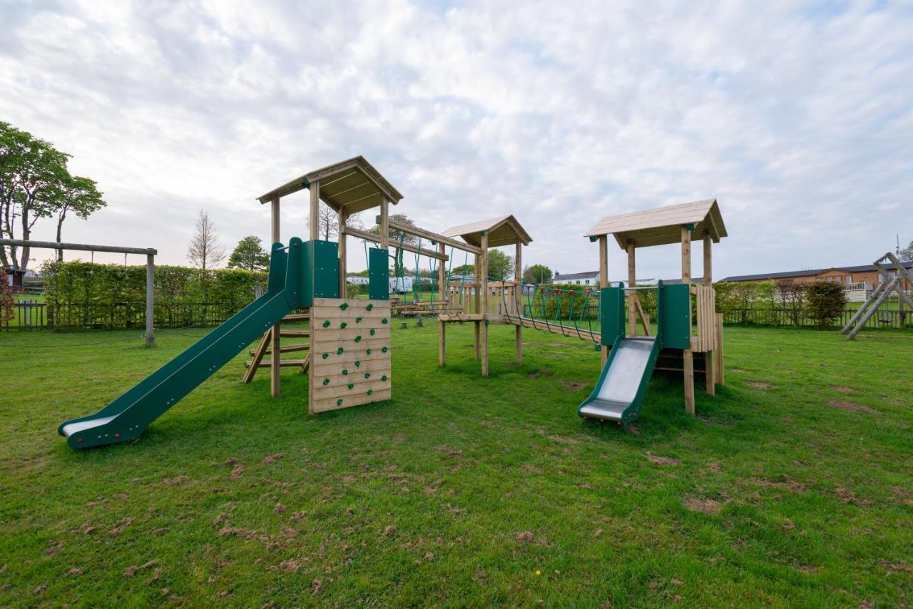 Our Goldfinch 1- Sleeps 2 Persons- Private Hot Tub-Pet Friendly-Tranquil Holiday Away From It All Yet Not Far From St Austell- The Holiday Home Has One Bedroom, Living And Dining Area, Equipped Kitchen-Decking-Outdoor Furniture-Fishing Lakes And More Grampound Eksteriør bilde