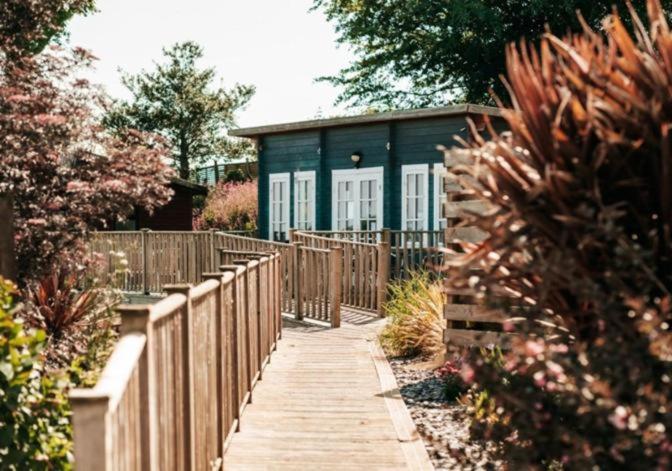Our Goldfinch 1- Sleeps 2 Persons- Private Hot Tub-Pet Friendly-Tranquil Holiday Away From It All Yet Not Far From St Austell- The Holiday Home Has One Bedroom, Living And Dining Area, Equipped Kitchen-Decking-Outdoor Furniture-Fishing Lakes And More Grampound Eksteriør bilde